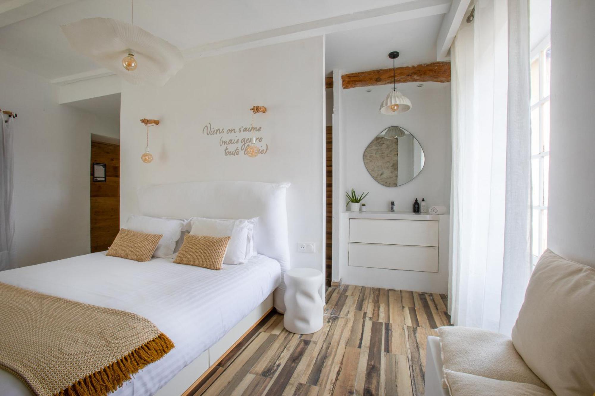 Hotel Bastide Vieux Chêne à Condorcet Extérieur photo